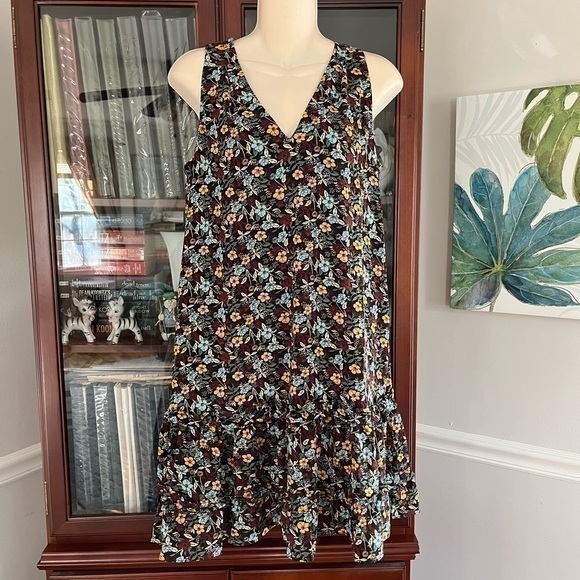 BCBG Paris Dresses & Skirts - NWT BCBG Paris Sleeveless Floral Dress Size XS